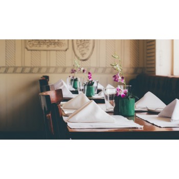 WHITE LINEN NAPKINS (Set Of 4) WHITE LINEN NAPKINS (Set Of 4)